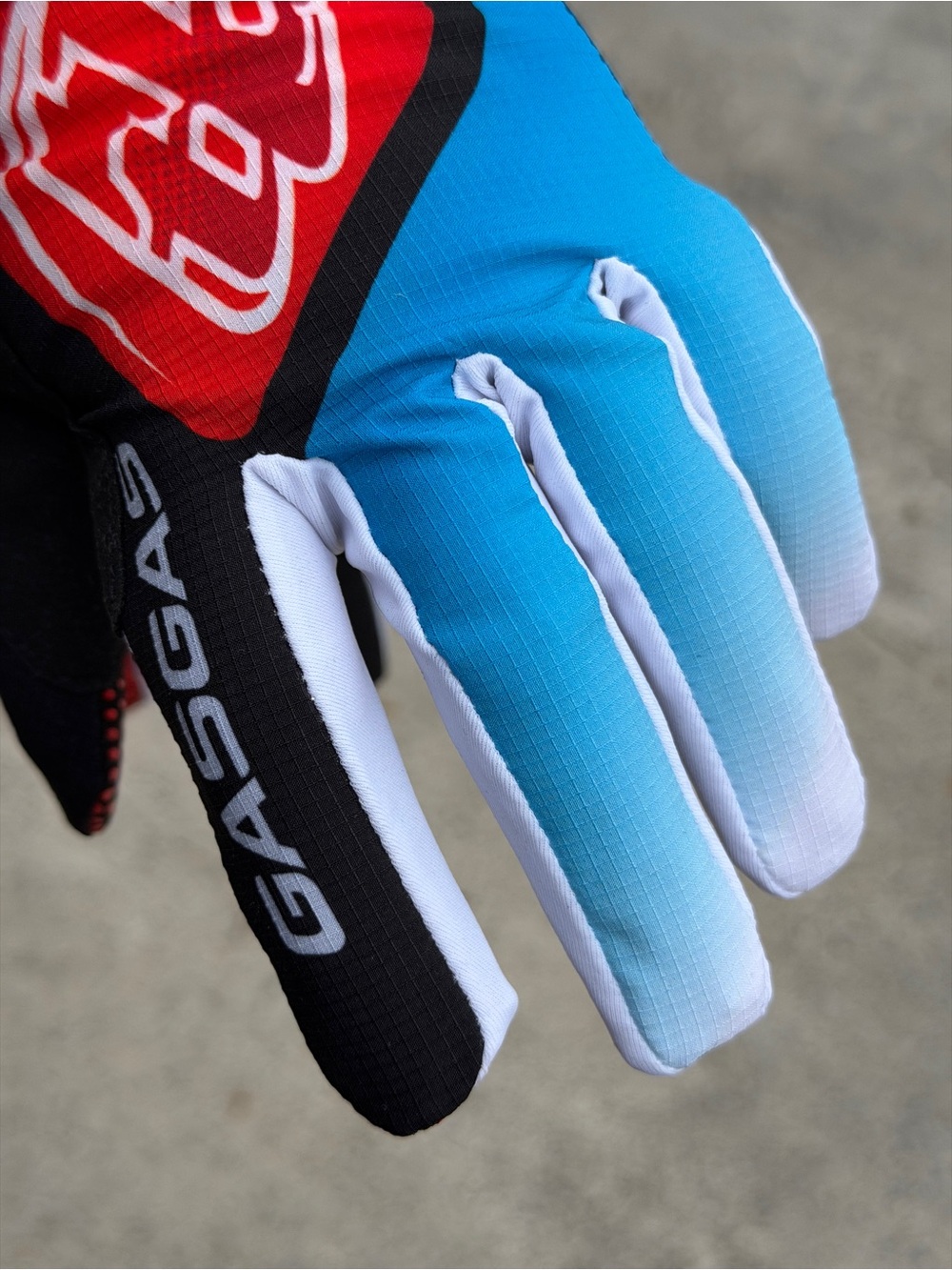 Gloves - Picture 8 of 11